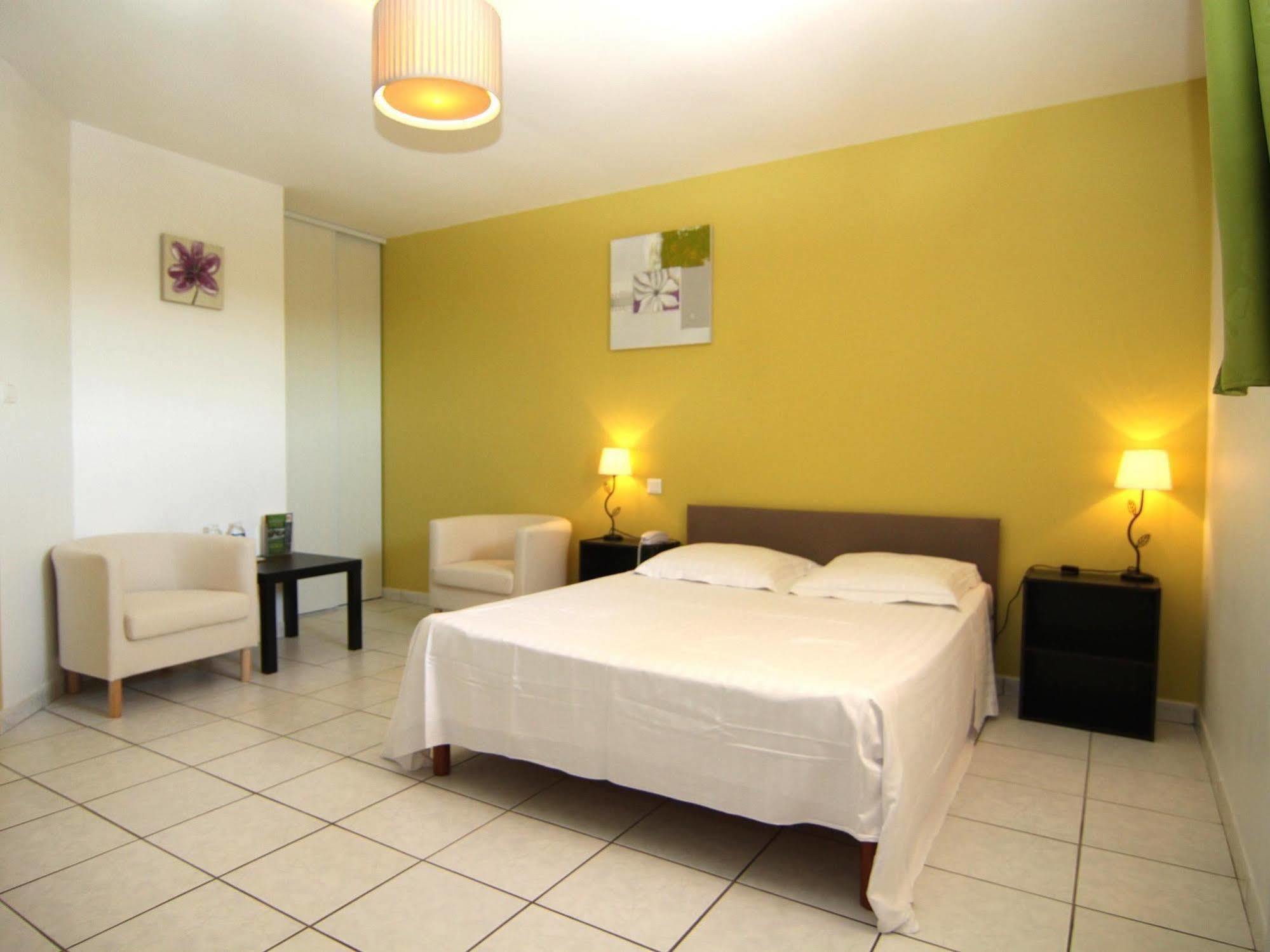 Le Grand Jardin Hotel Aujargues ภายนอก รูปภาพ